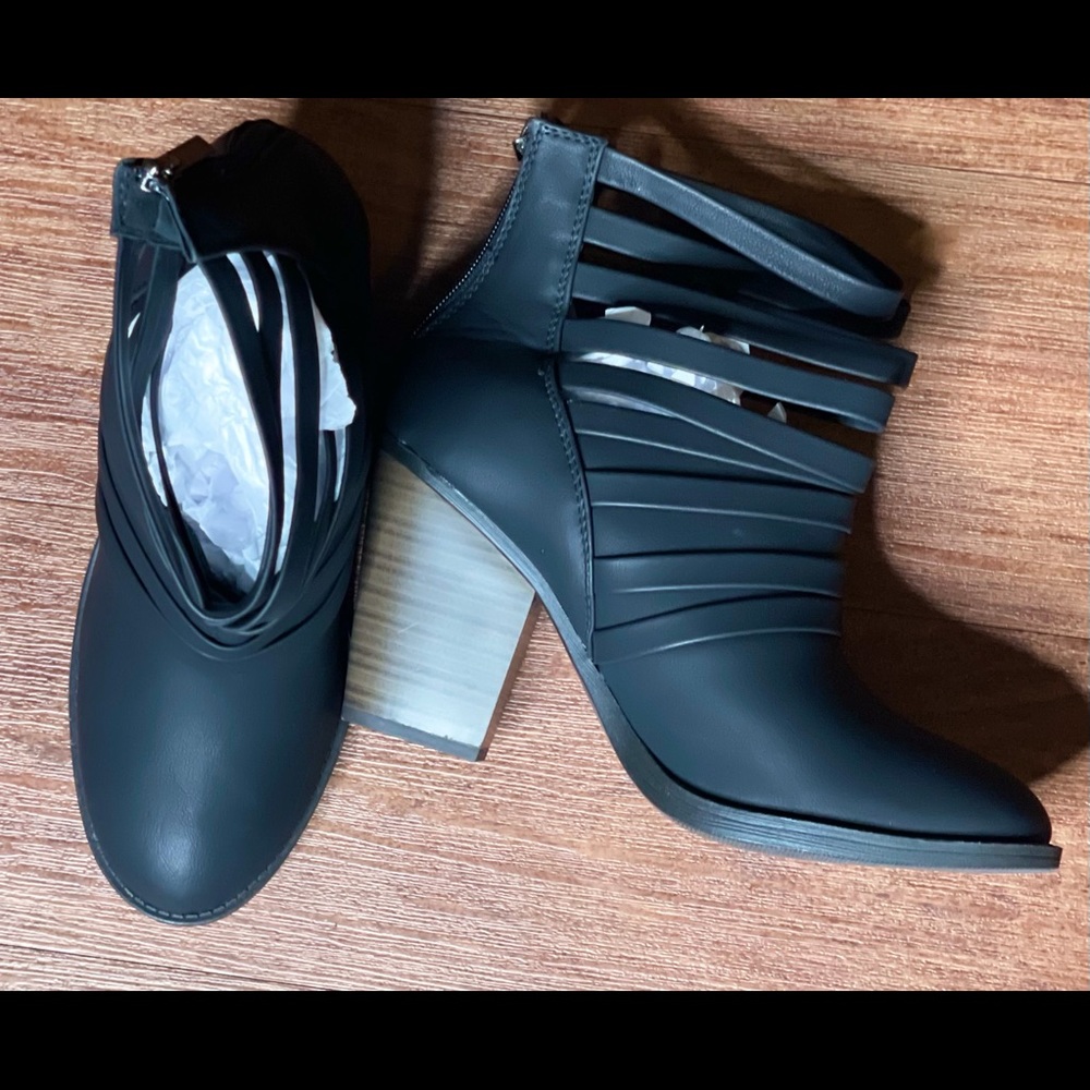NWOT: Women’s Black Leather Booties - Picture 7 of 7